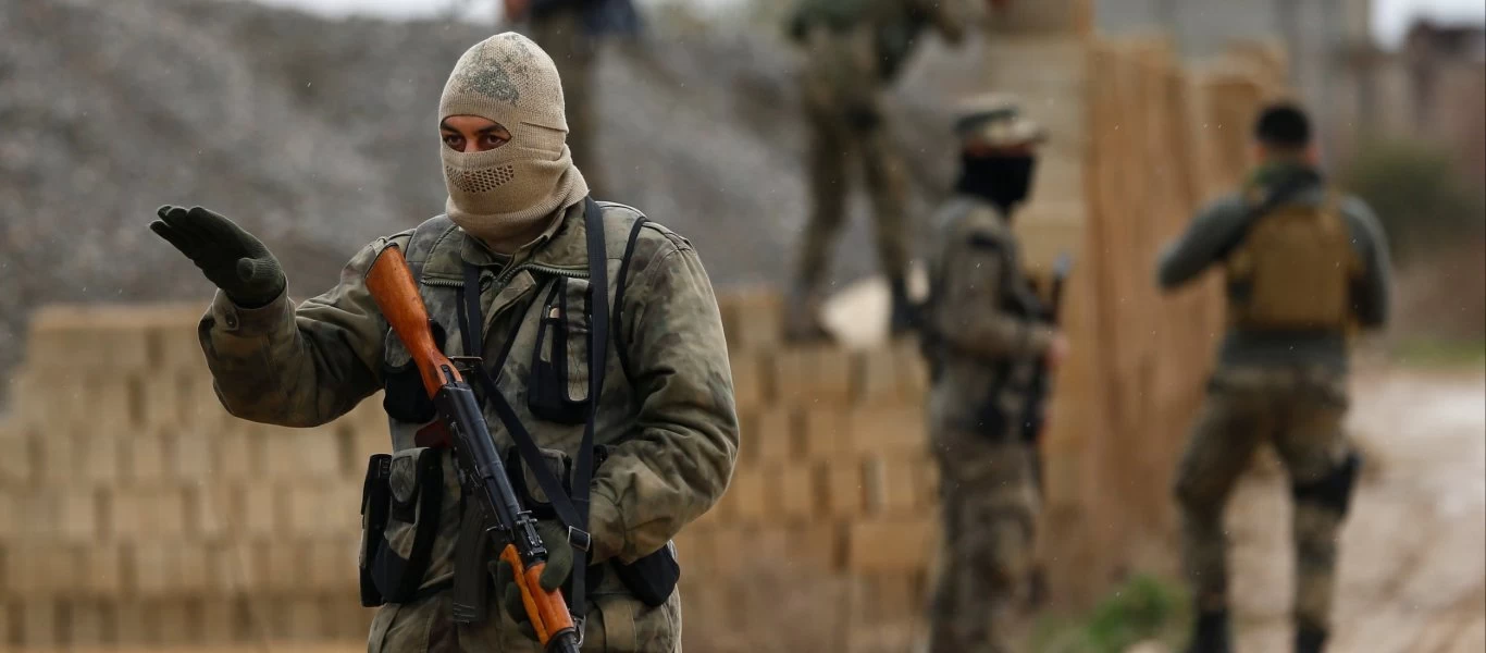 Τουρκικές συγκεντρώσεις στρατευμάτων στα σύνορα με τη Συρία (βίντεο)